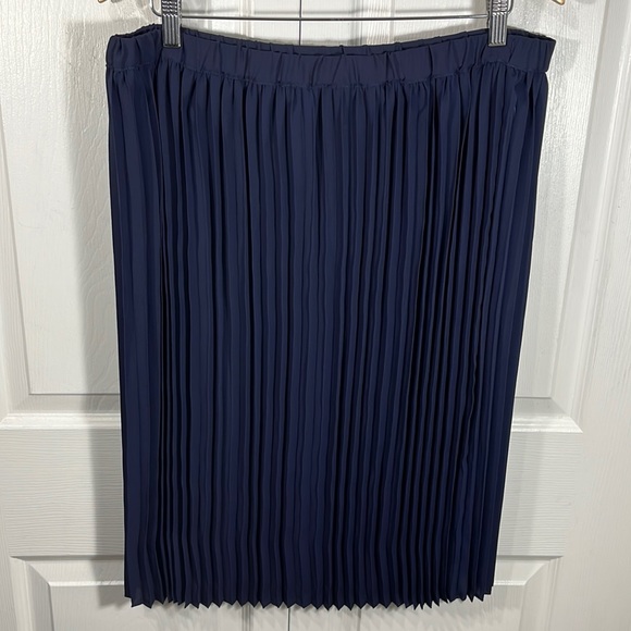 Lord & Taylor midi skirt - Picture 3 of 8